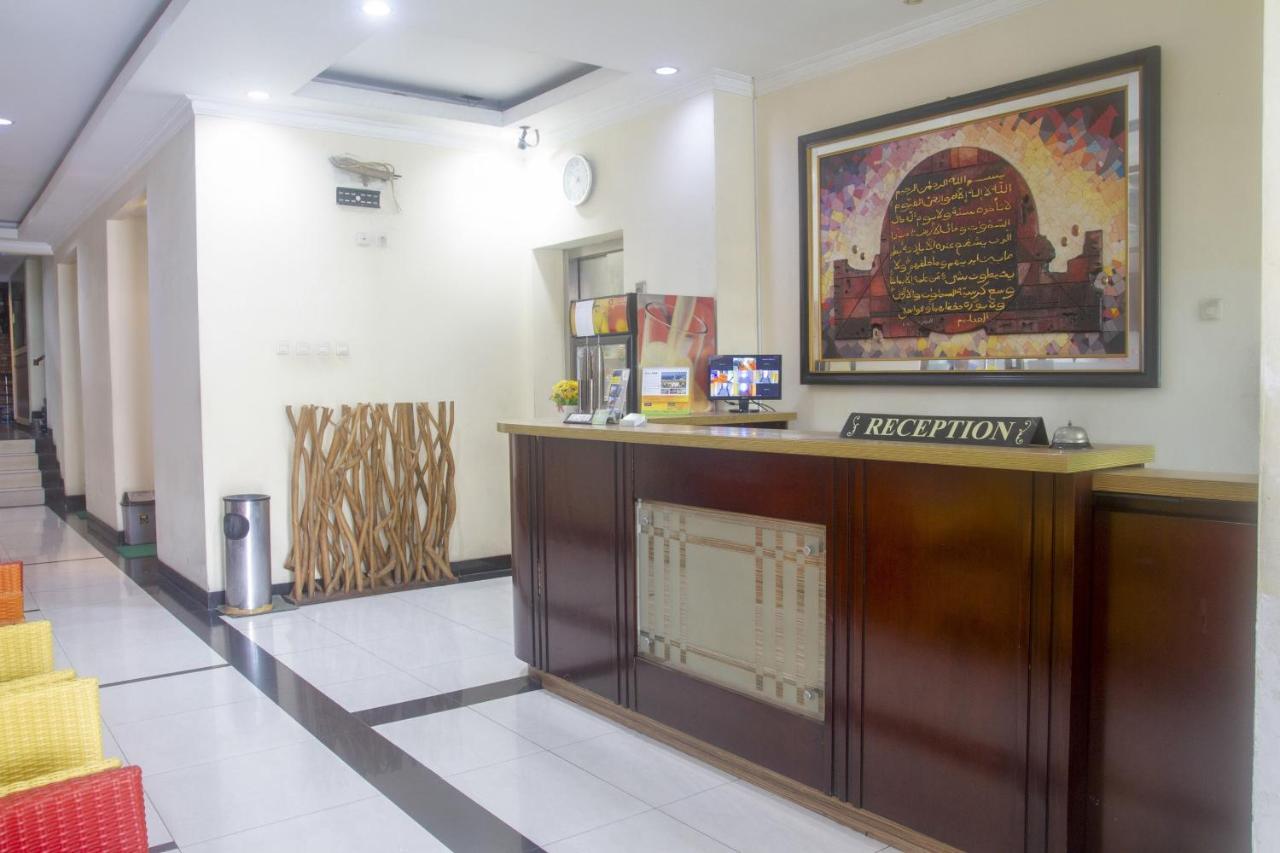 Oyo 3894 Karunia Muslim Syariah Hotel Jakarta Exterior foto