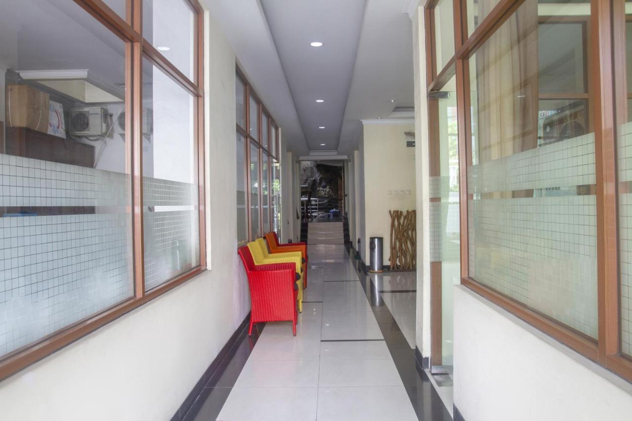 Oyo 3894 Karunia Muslim Syariah Hotel Jakarta Exterior foto