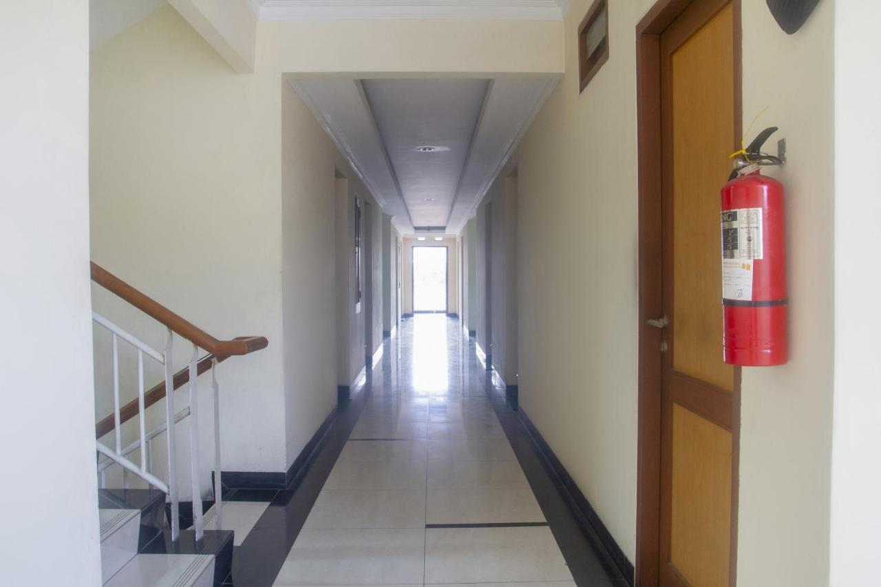 Oyo 3894 Karunia Muslim Syariah Hotel Jakarta Exterior foto