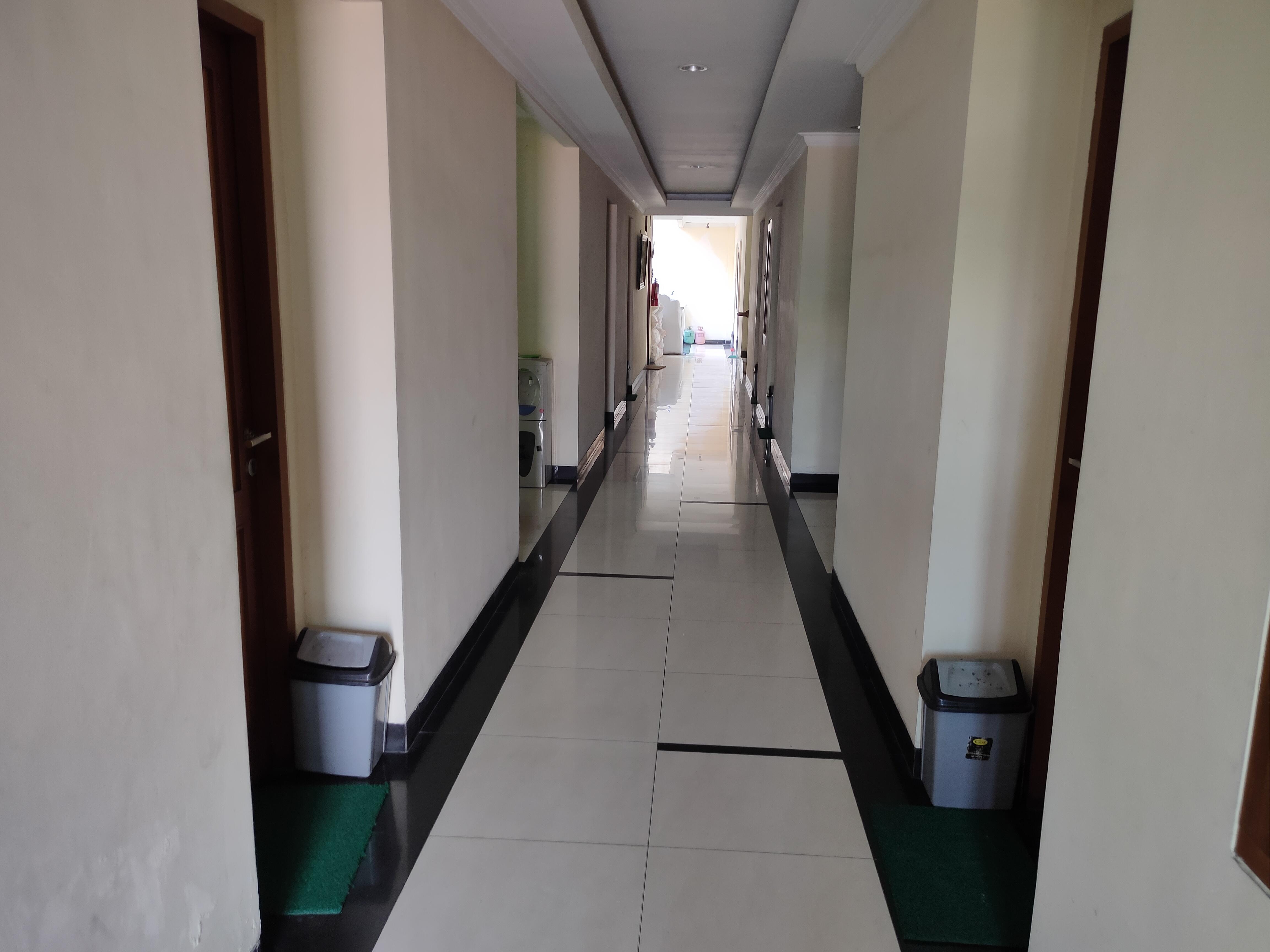 Oyo 3894 Karunia Muslim Syariah Hotel Jakarta Exterior foto