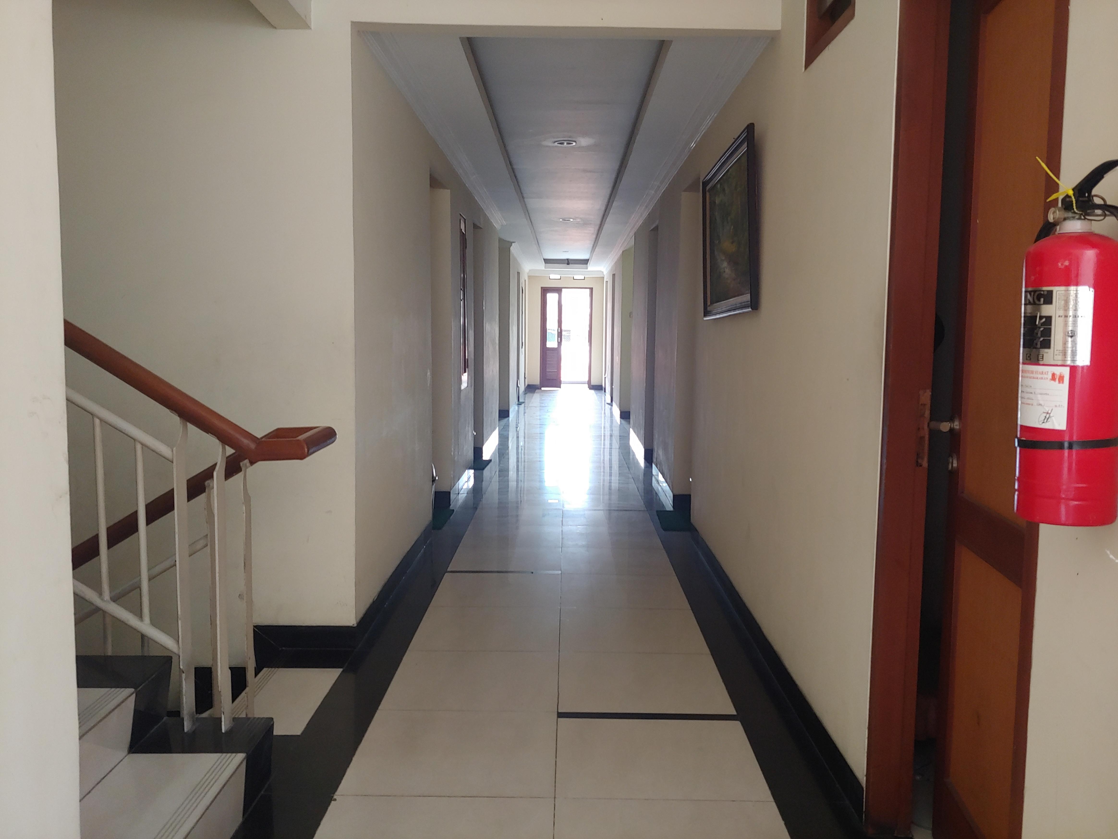 Oyo 3894 Karunia Muslim Syariah Hotel Jakarta Exterior foto